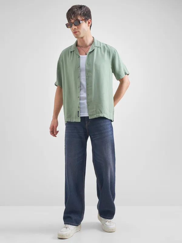 Highlander Men Green Solid Relaxed Fit Casual Shirt