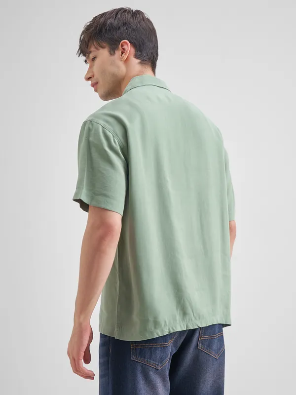 Highlander Men Green Solid Relaxed Fit Casual Shirt