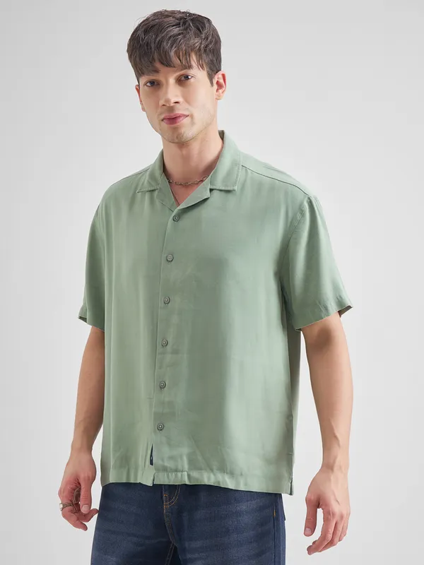 Highlander Men Green Solid Relaxed Fit Casual Shirt