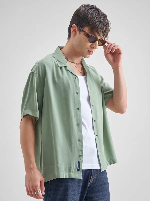 Highlander Men Green Solid Relaxed Fit Casual Shirt