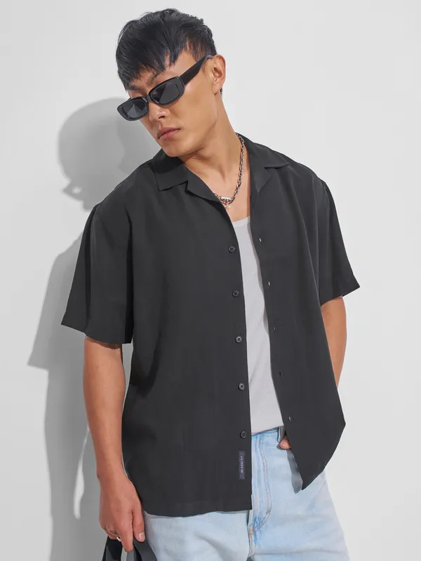 Highlander Men Black Solid Relaxed Fit Casual Shirt