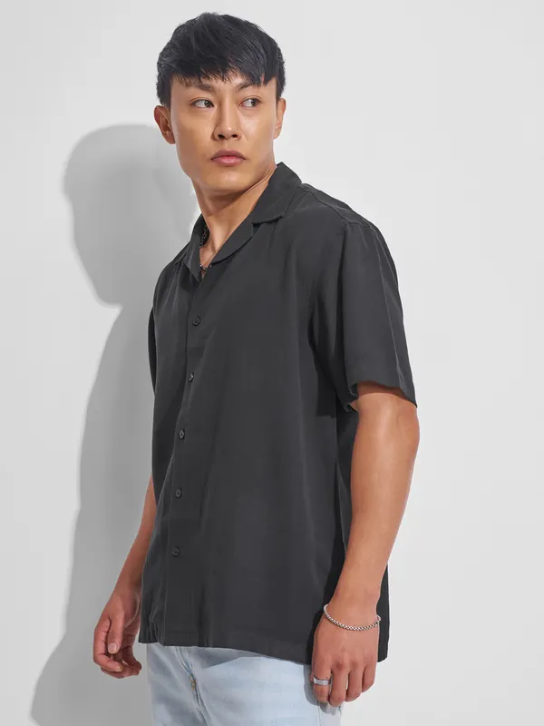 Highlander Men Black Solid Relaxed Fit Casual Shirt