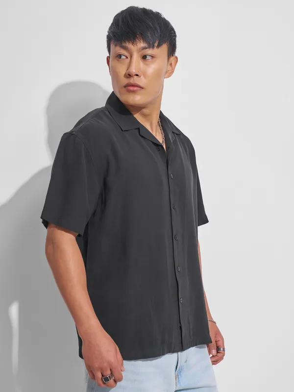 Highlander Men Black Solid Relaxed Fit Casual Shirt