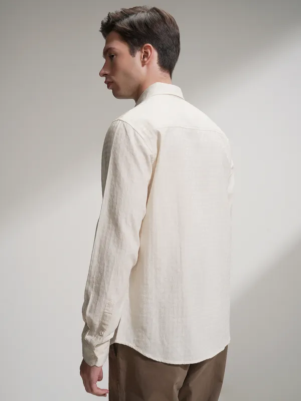 Highlander Men Off White Self Design Slim Fit Casual Shirt