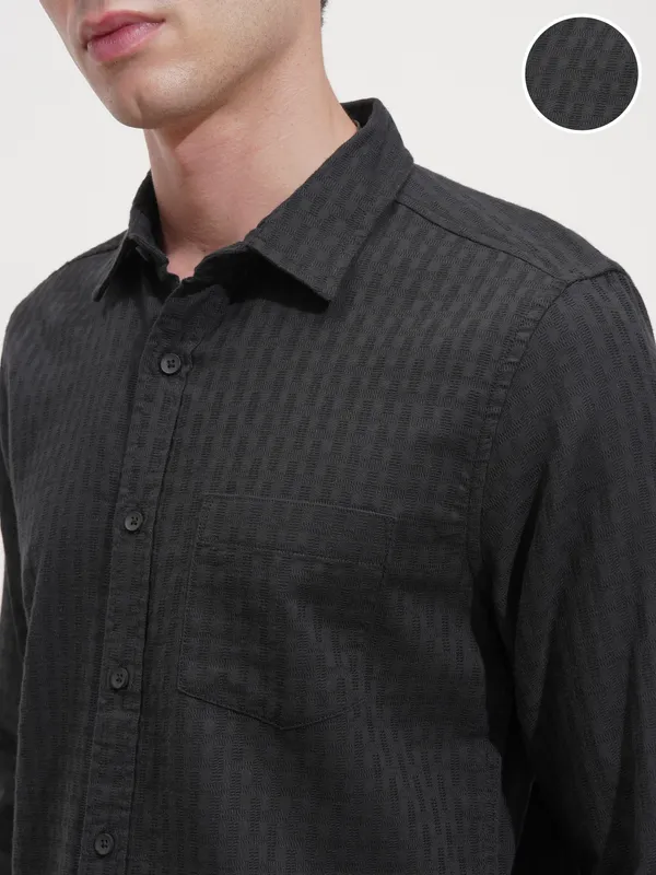 Highlander Men Black Striped Slim Fit Casual Shirt