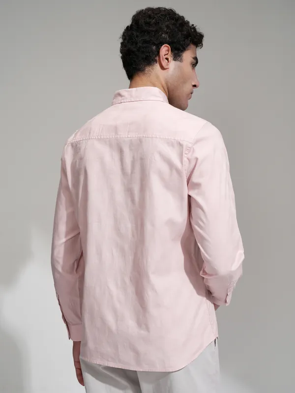 Highlander Men Pink Self Design Slim Fit Casual Shirt