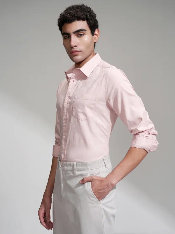 Highlander Men Pink Self Design Slim Fit Casual Shirt