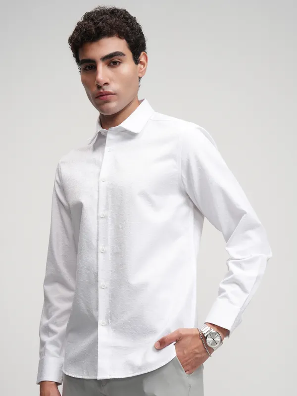 Highlander Men White Self Design Slim Fit Casual Shirt