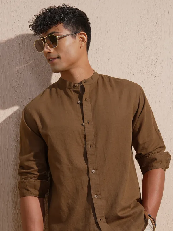 Highlander Men Brown Solid Relaxed Fit Casual Shirt