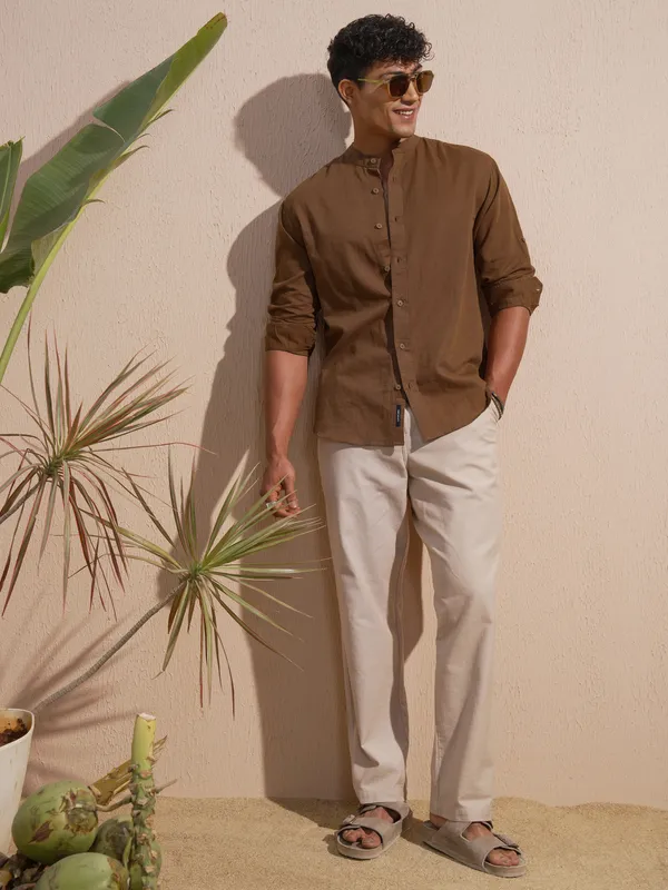 Highlander Men Brown Solid Relaxed Fit Casual Shirt