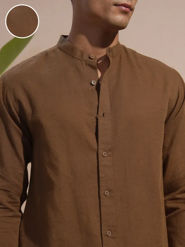 Highlander Men Brown Solid Relaxed Fit Casual Shirt