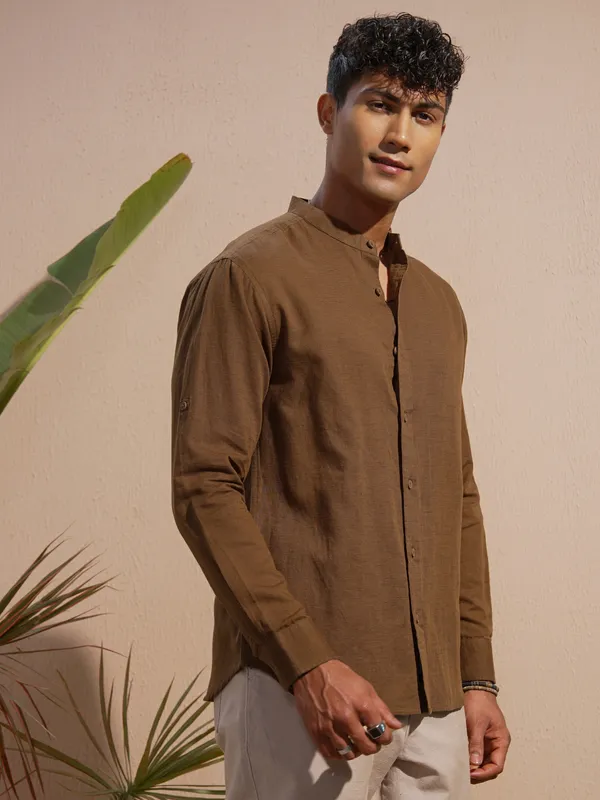 Highlander Men Brown Solid Relaxed Fit Casual Shirt