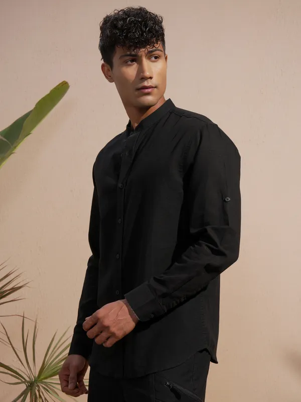 Highlander Men Black Solid Relaxed Fit Casual Shirt