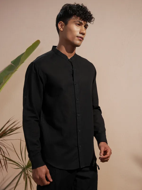 Highlander Men Black Solid Relaxed Fit Casual Shirt