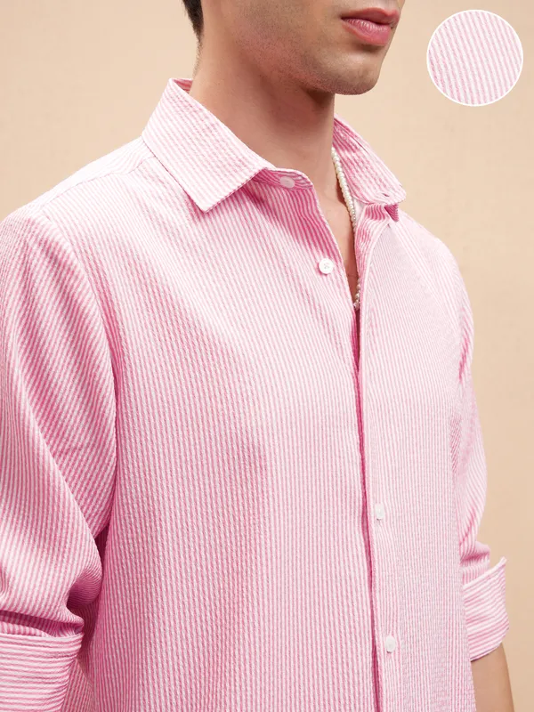 Highlander Men Pink Striped Slim Fit Casual Shirt