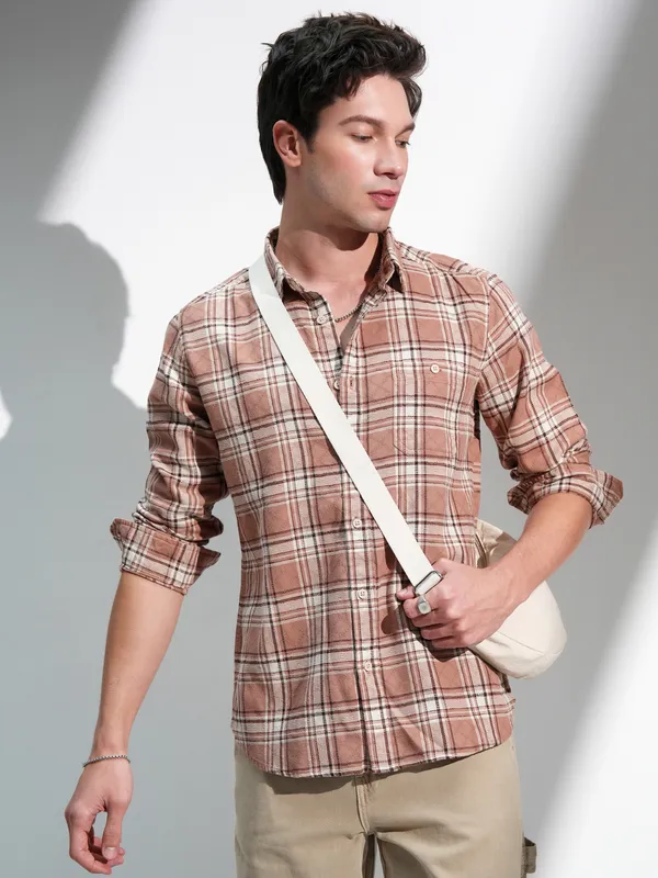 Highlander Men Beige Checked Slim Fit Casual Shirt