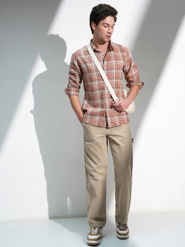 Highlander Men Beige Checked Slim Fit Casual Shirt