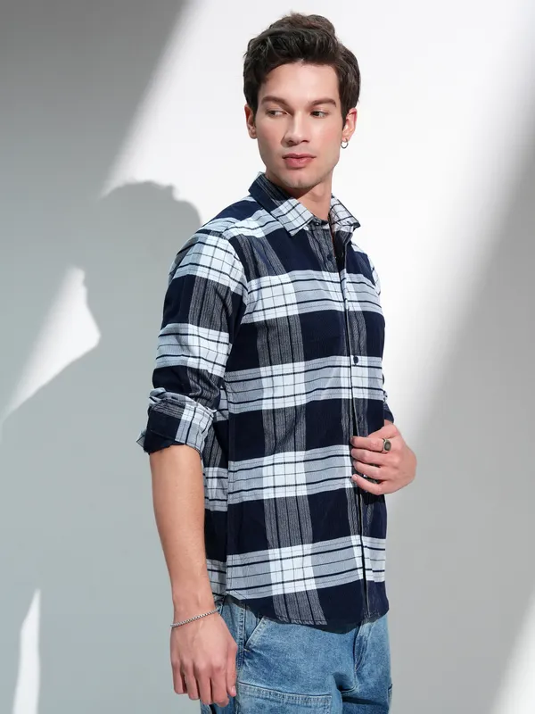 Highlander Men Navy Blue Checked Slim Fit Casual Shirt