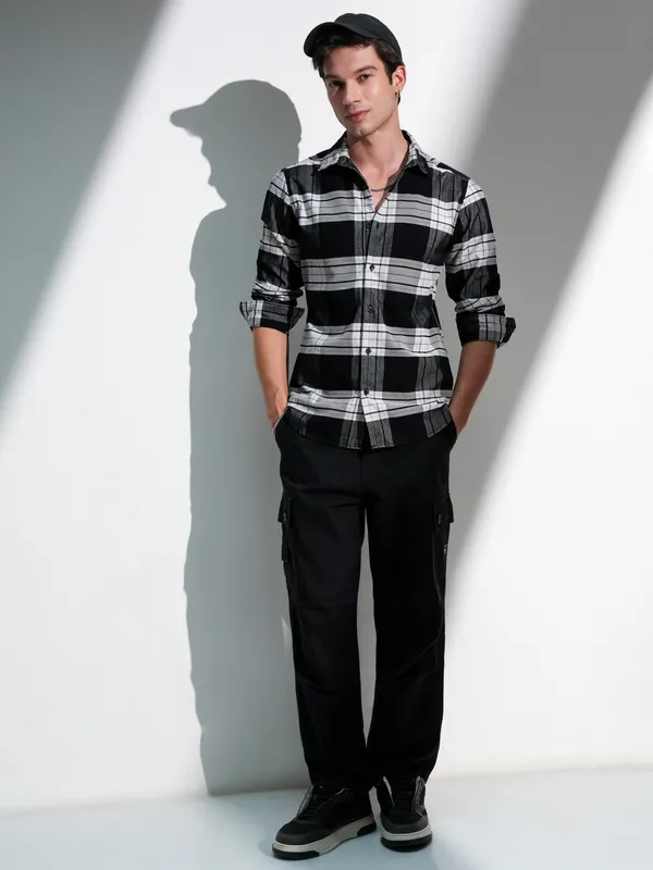 Highlander Men Black Checked Slim Fit Casual Shirt