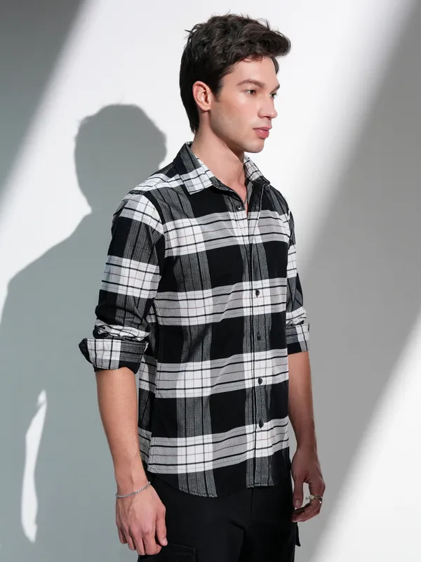 Highlander Men Black Checked Slim Fit Casual Shirt