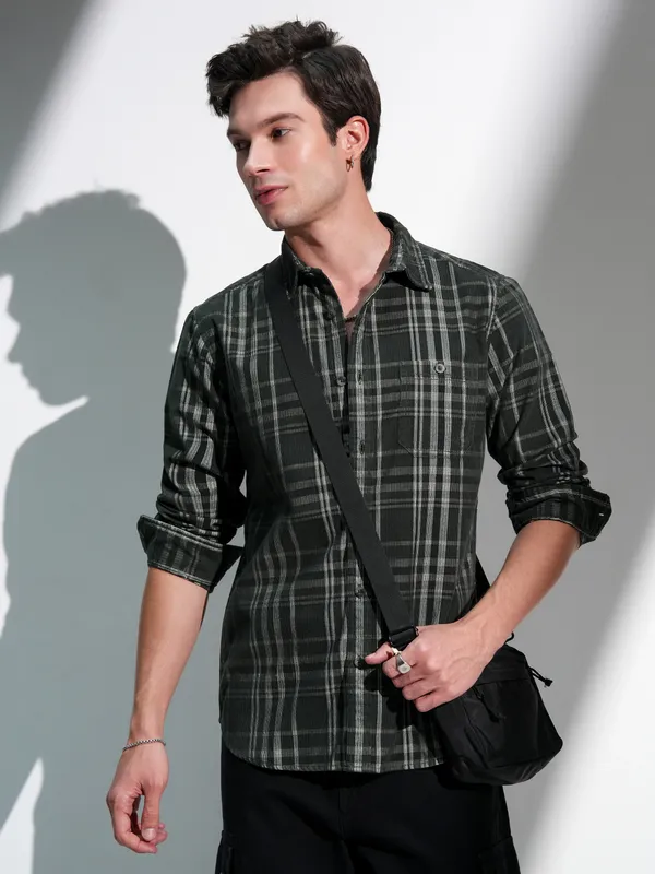 Highlander Men Green Checked Slim Fit Casual Shirt