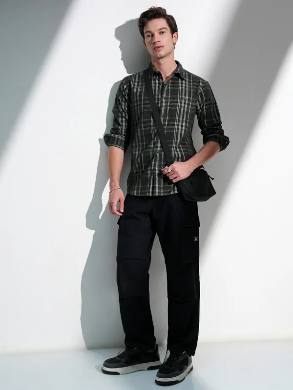 Highlander Men Green Checked Slim Fit Casual Shirt