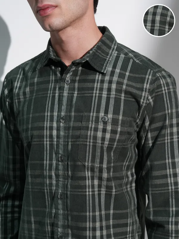 Highlander Men Green Checked Slim Fit Casual Shirt