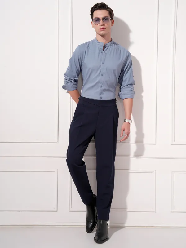 Highlander Men Blue Solid Slim Fit Casual Shirt