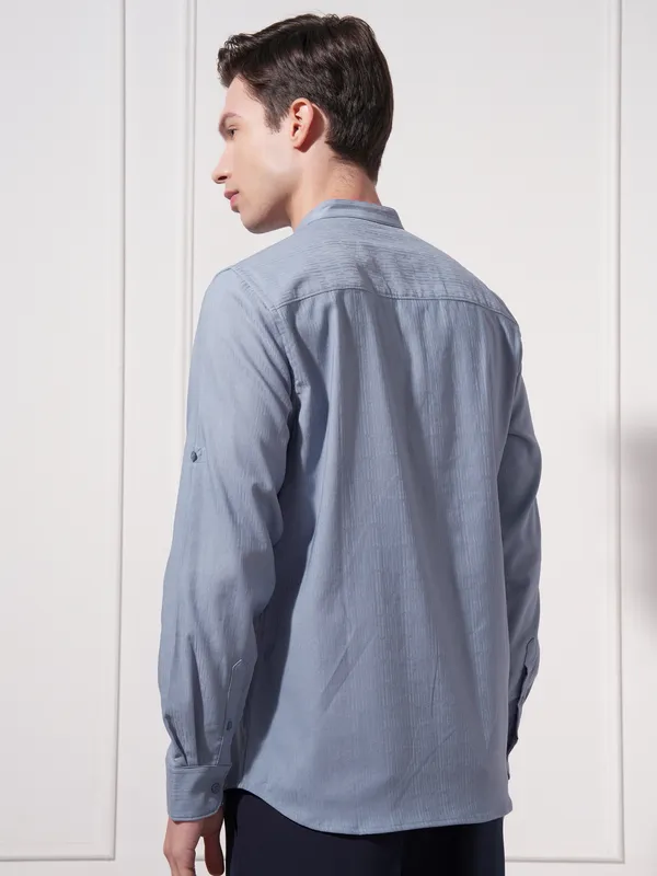 Highlander Men Blue Solid Slim Fit Casual Shirt