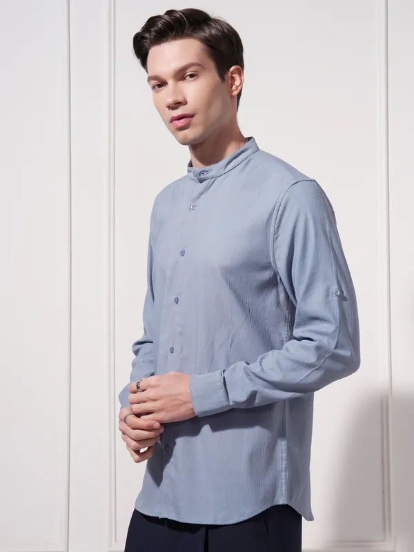 Highlander Men Blue Solid Slim Fit Casual Shirt