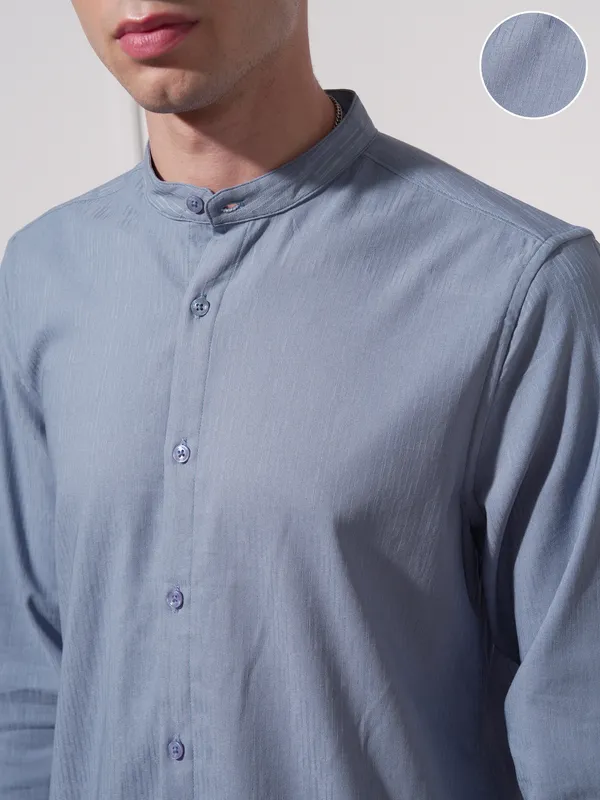 Highlander Men Blue Solid Slim Fit Casual Shirt