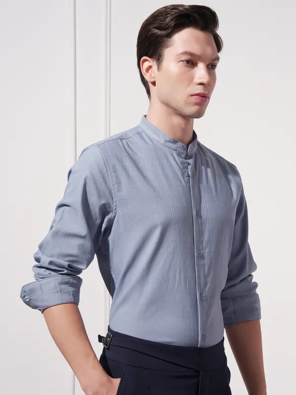 Highlander Men Blue Solid Slim Fit Casual Shirt