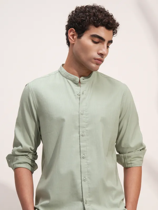 Highlander Men Green Solid Slim Fit Casual Shirt