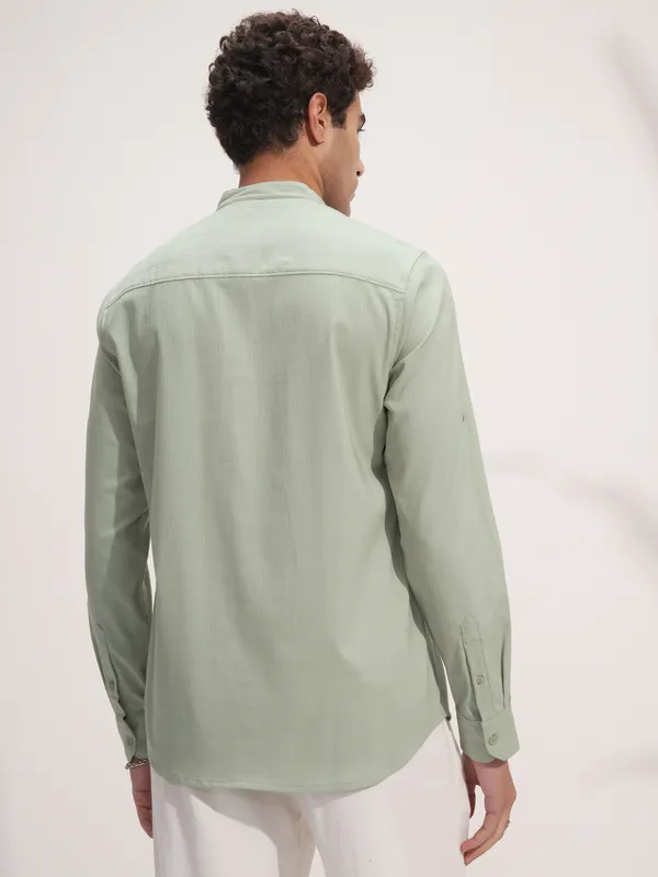 Highlander Men Green Solid Slim Fit Casual Shirt