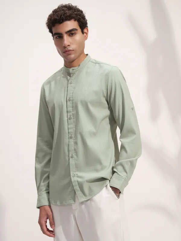 Highlander Men Green Solid Slim Fit Casual Shirt