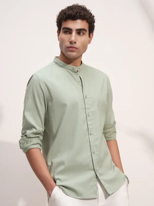 Highlander Men Green Solid Slim Fit Casual Shirt