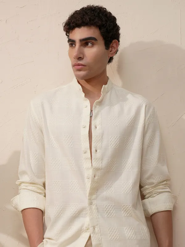 Highlander Men White Self Design Relaxed Fit Casual Shirt