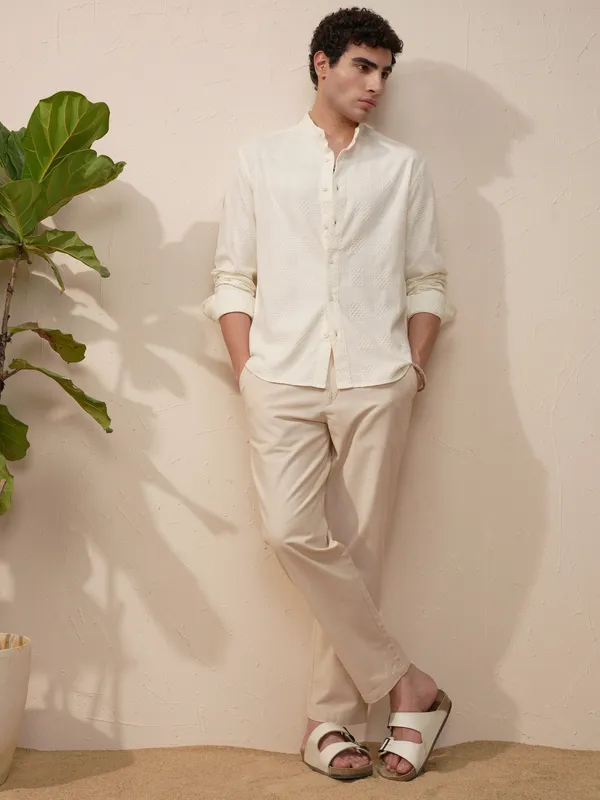 Highlander Men White Self Design Relaxed Fit Casual Shirt