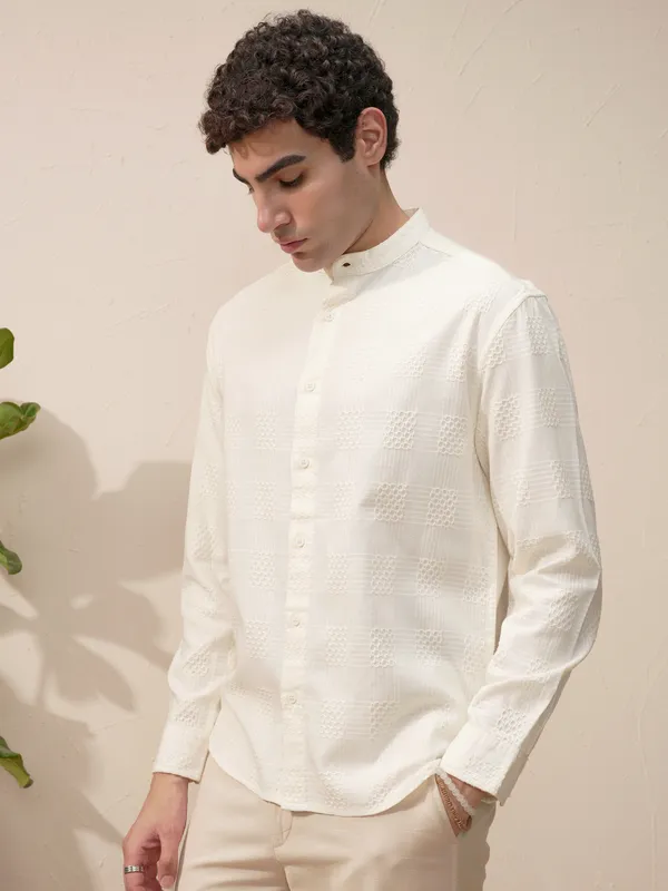 Highlander Men White Self Design Relaxed Fit Casual Shirt