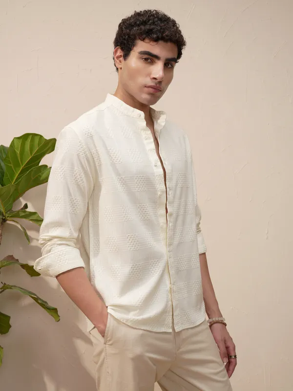 Highlander Men White Self Design Relaxed Fit Casual Shirt