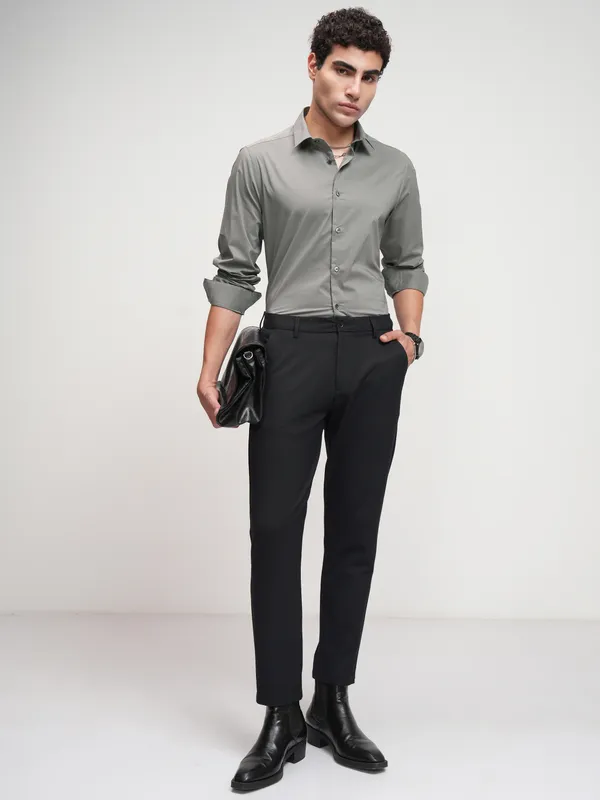 Highlander Men Grey Solid Slim Fit Casual Shirt