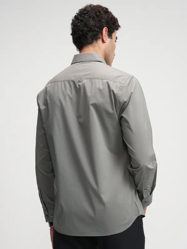 Highlander Men Grey Solid Slim Fit Casual Shirt