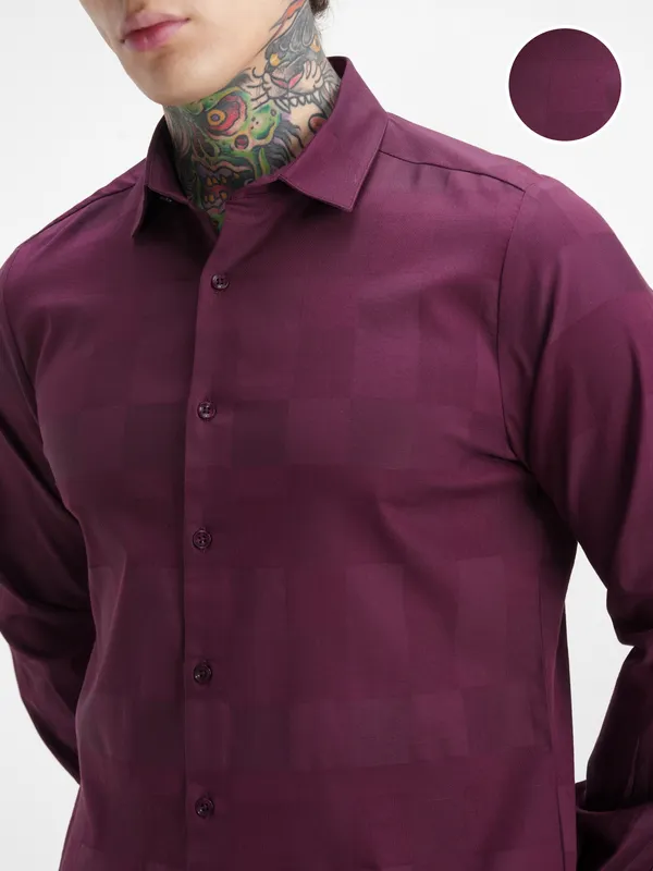 Highlander Men Burgundy Self Design Slim Fit Casual Shirt
