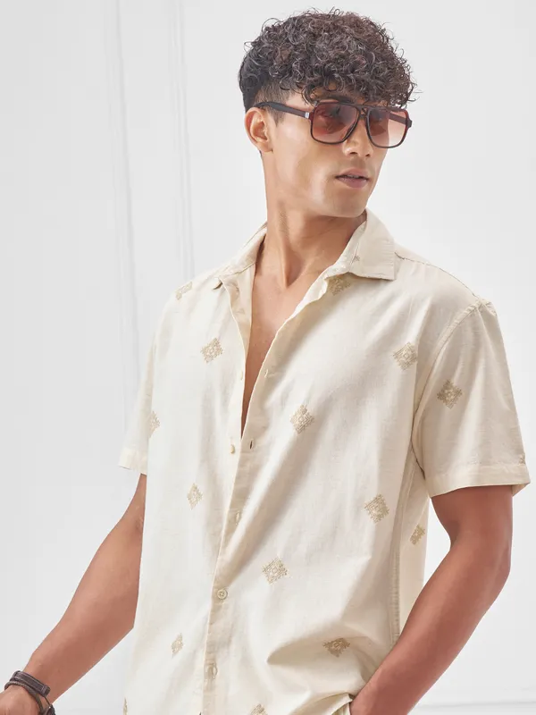 Highlander Men Off White Embroidered Relaxed Fit Casual Shirt