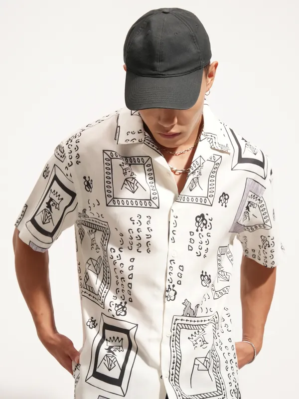 Highlander Men Off White Printed Relaxed Fit Casual Shirt