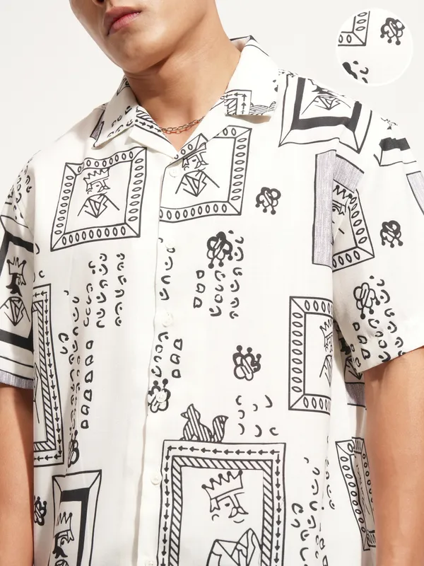 Highlander Men Off White Printed Relaxed Fit Casual Shirt