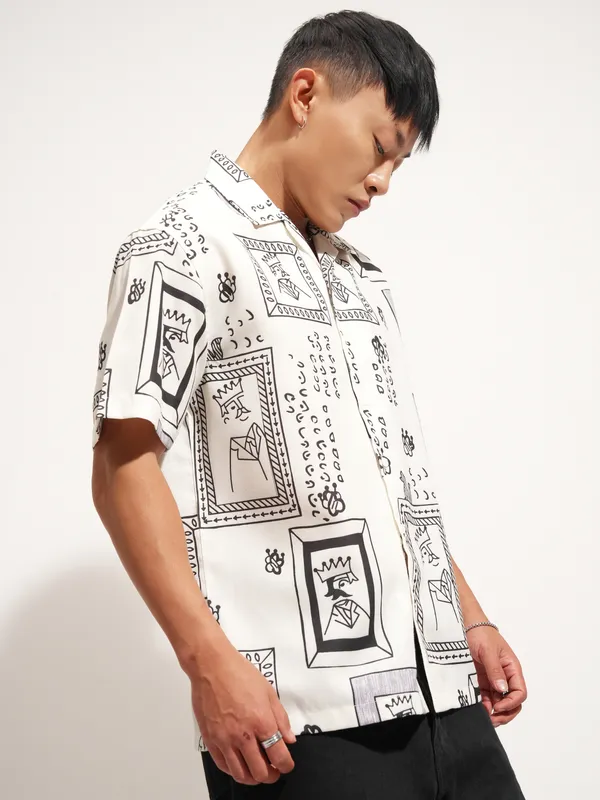 Highlander Men Off White Printed Relaxed Fit Casual Shirt