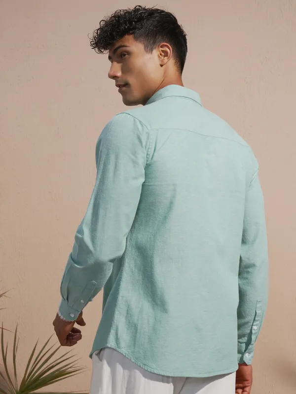 Highlander Men Green Solid Slim Fit Casual Shirt