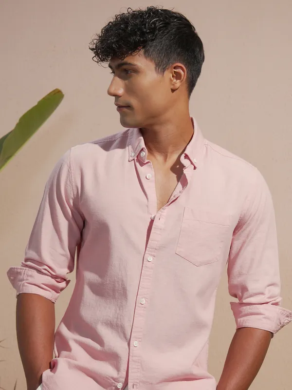 Highlander Men Pink Solid Slim Fit Casual Shirt