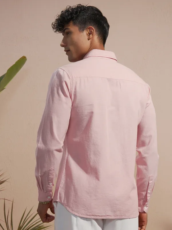 Highlander Men Pink Solid Slim Fit Casual Shirt